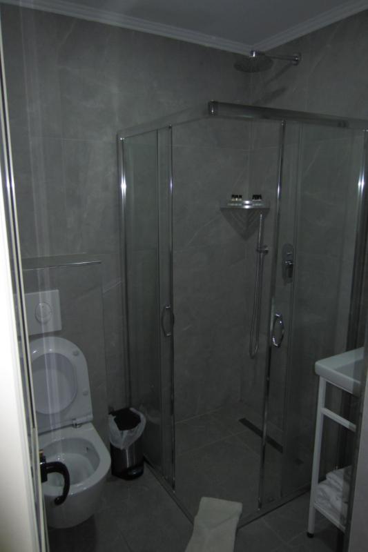 Economy Triple Room image 1