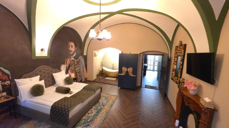 VICTORIAN HOUSE - image 21