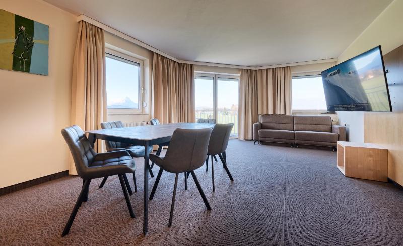 Junior Suite with Balcony image 2