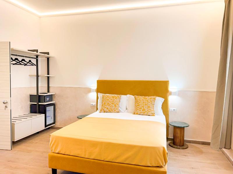 Double Room with Ensuite Private Bathroom image 4