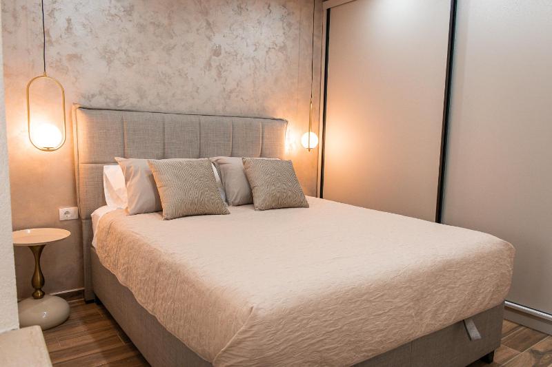 One-Bedroom Apartment with Sea View image 4
