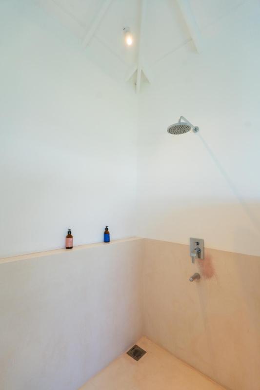 KUKI BEACH - Luxury Beachfront Villa in Ahangama - image 12
