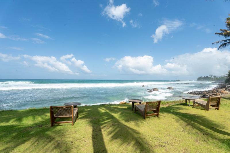 KUKI BEACH - Luxury Beachfront Villa in Ahangama - image 2