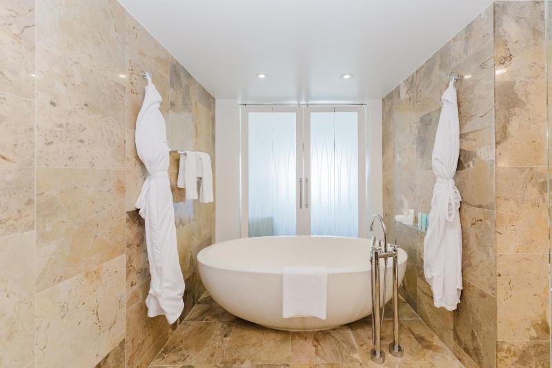 King Suite with Ocean View image 3