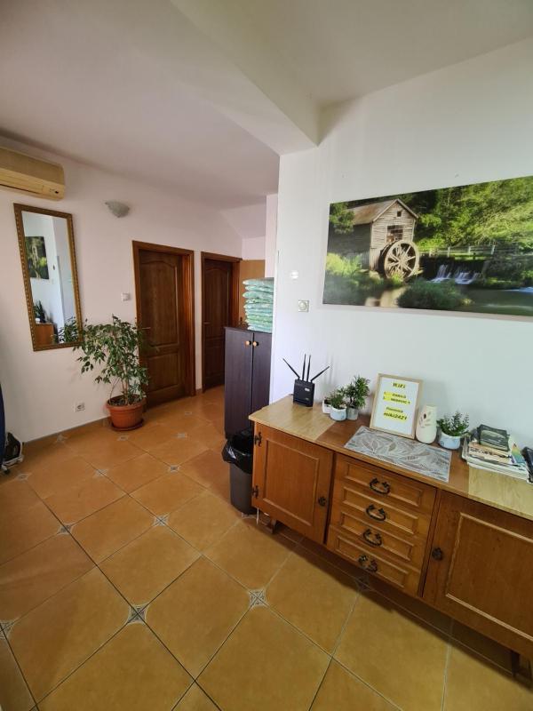 Twin Room with Shared Bathroom image 2