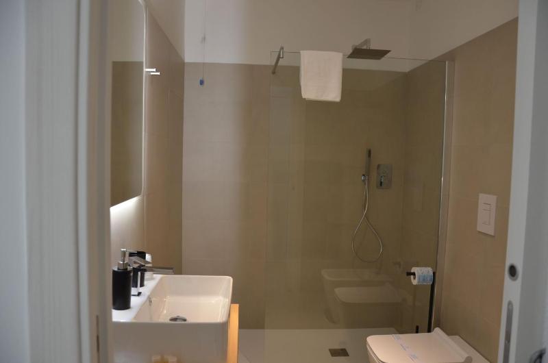 Deluxe Room image 3