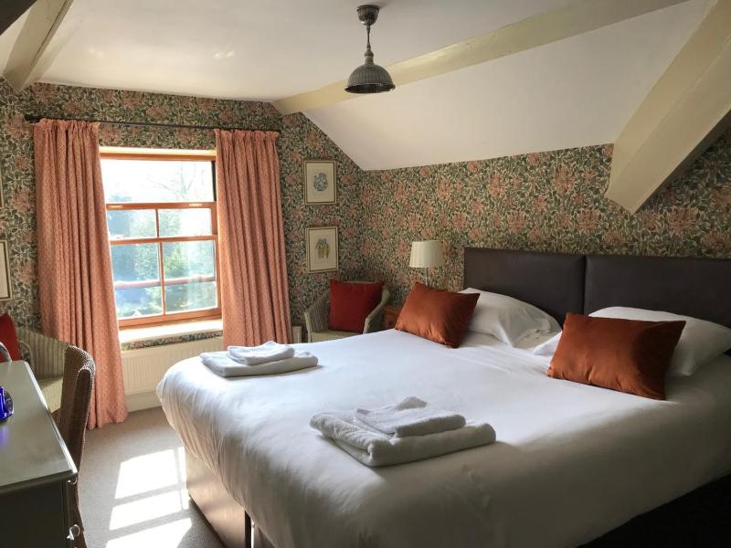 Large Double Room image 3
