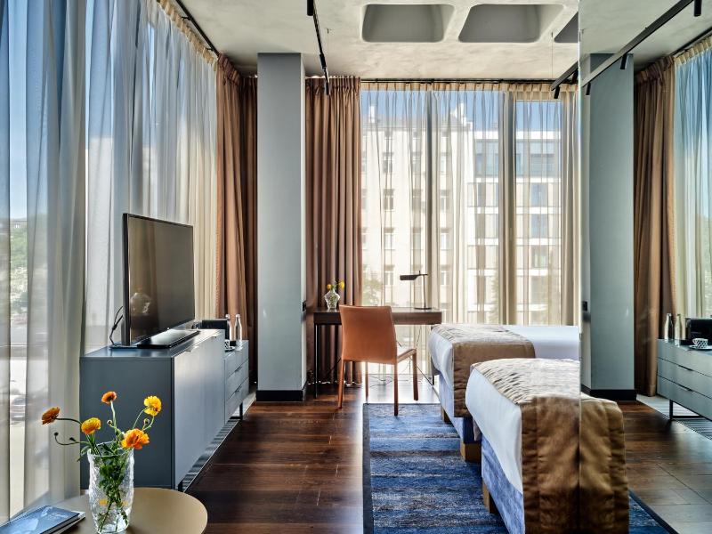 Standard Twin Room image 1
