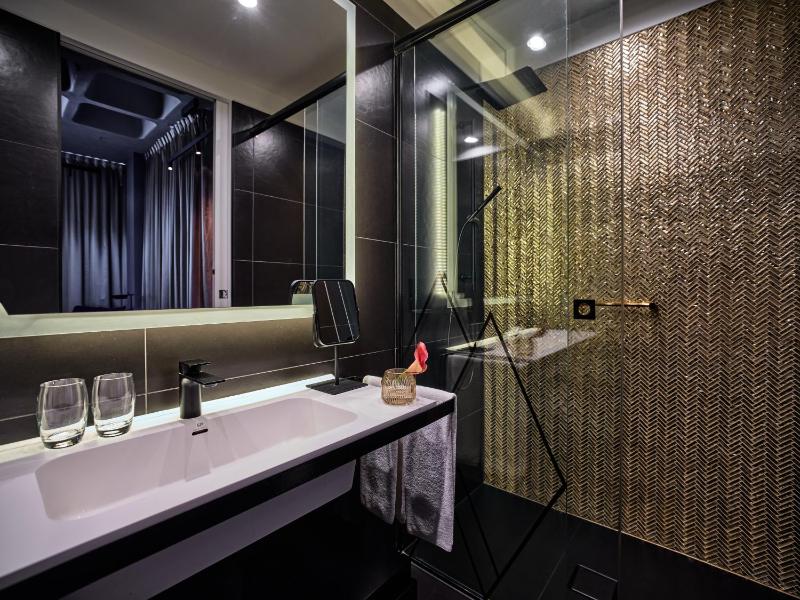 Standard Twin Room image 2