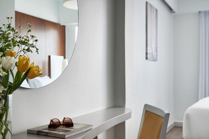 Superior Room with City View image 3
