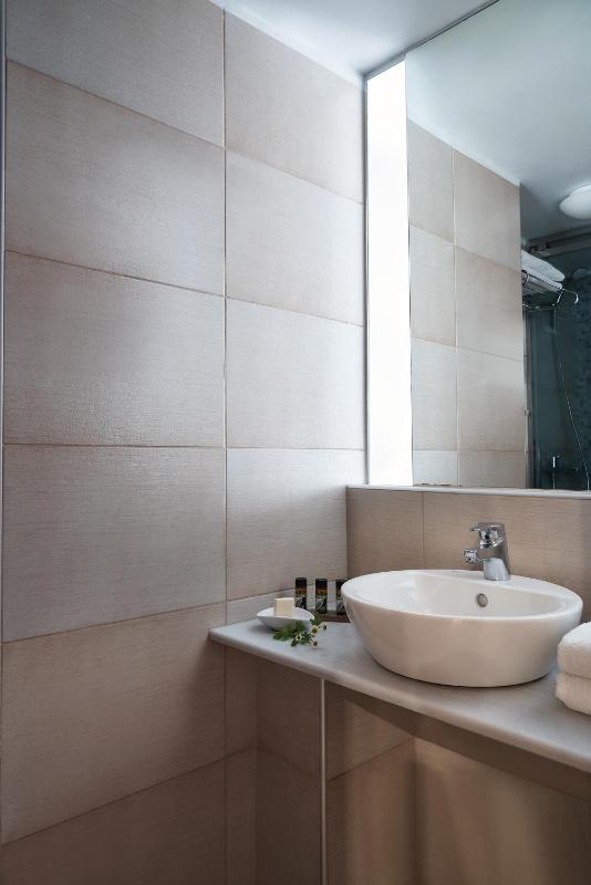 Superior Room with City View image 2