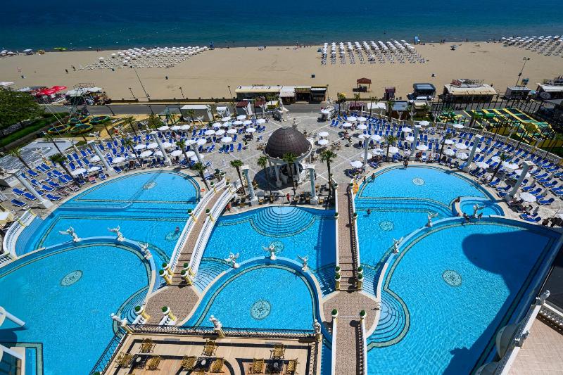 Studio with Sea View and Balcony with Free Parking included image 1