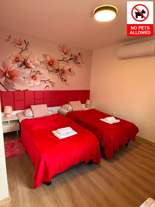 Garden home for two guests image 3