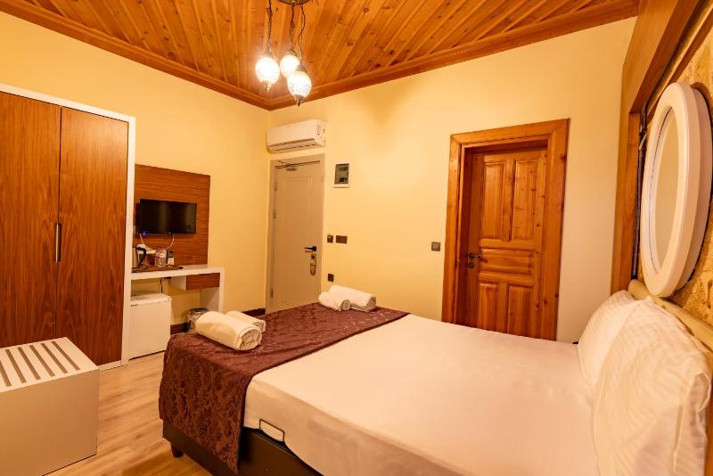 Deluxe Double Room image 2
