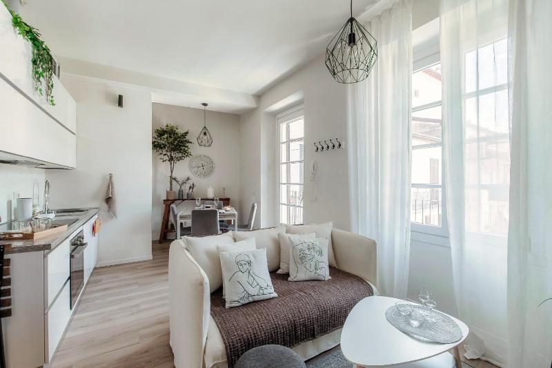 Nest & Rest - by MyHomeInComo - image 2