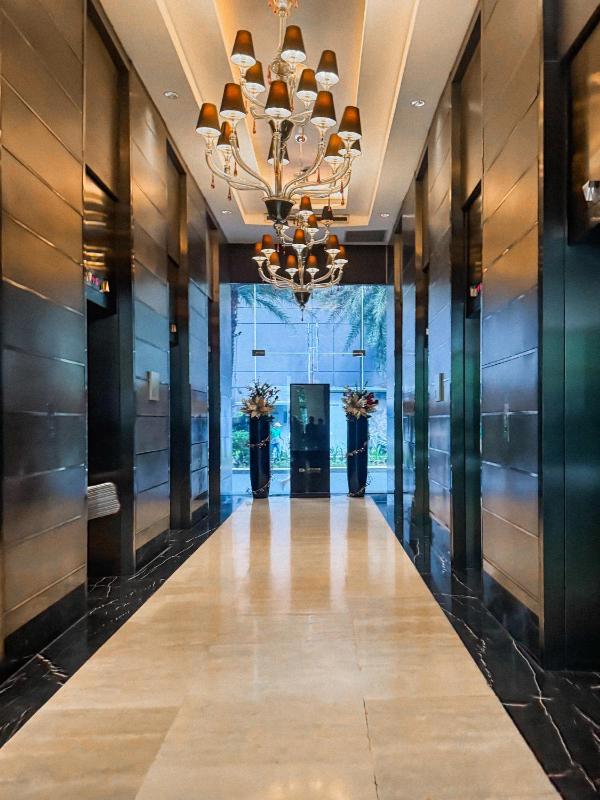Luxury 3BR Gramercy Makati | 141 sqm | City View with Balcony | Group or  Family Stay | Pet-friendly - image 9
