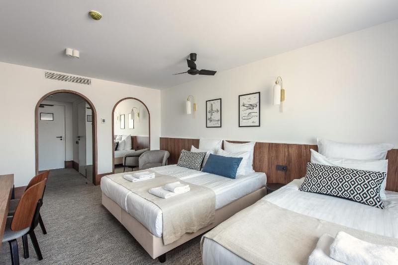 Business Triple Room image 1