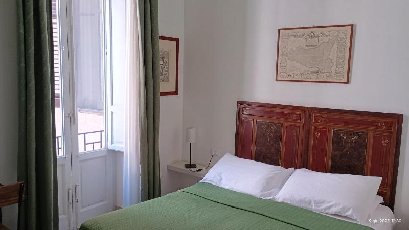 Deluxe Double Room image 2