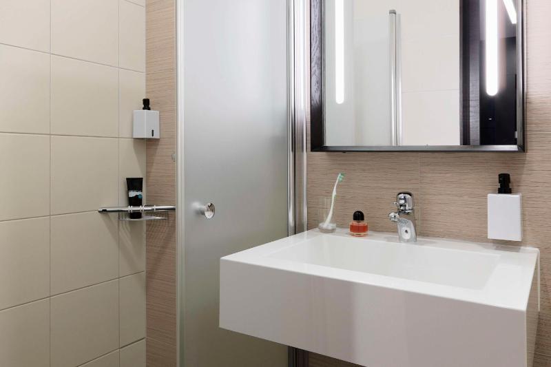 Standard Single Room image 3