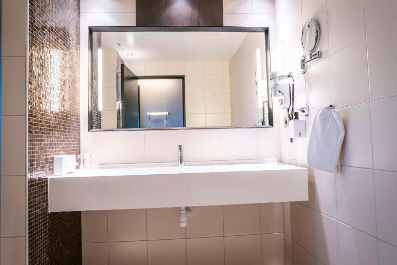 Superior Twin Room image 4