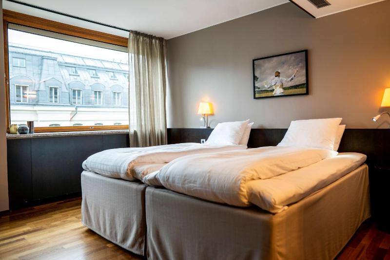 Twin Room image 3