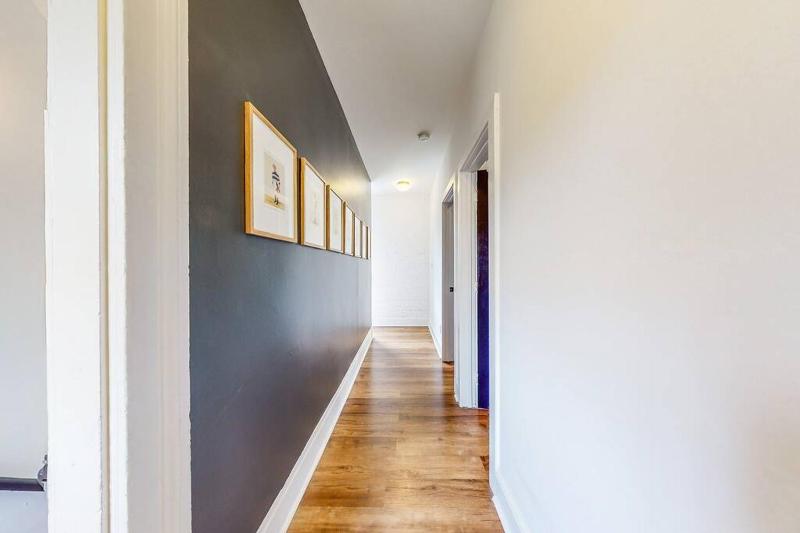 NEW Luxury Home near Downtown Close to Nulu - image 9