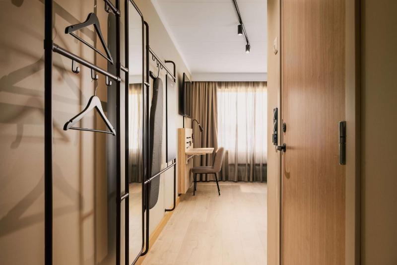 Standard Single Room image 3