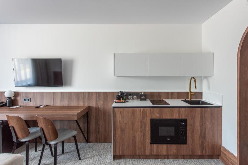 Business Double Room with Kitchenette image 3