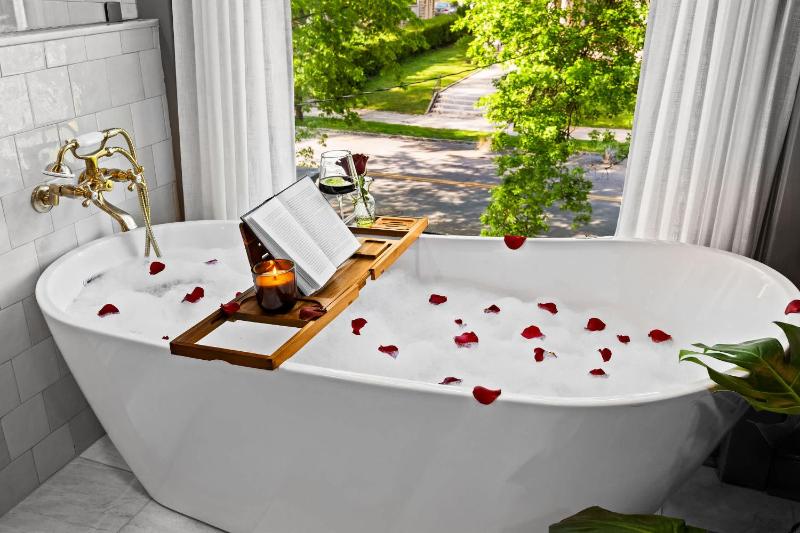 Gatsby House Mansion w Game Lounge & Hot Tub - image 27