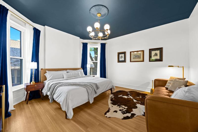 Gatsby House Mansion w Game Lounge & Hot Tub - image 26