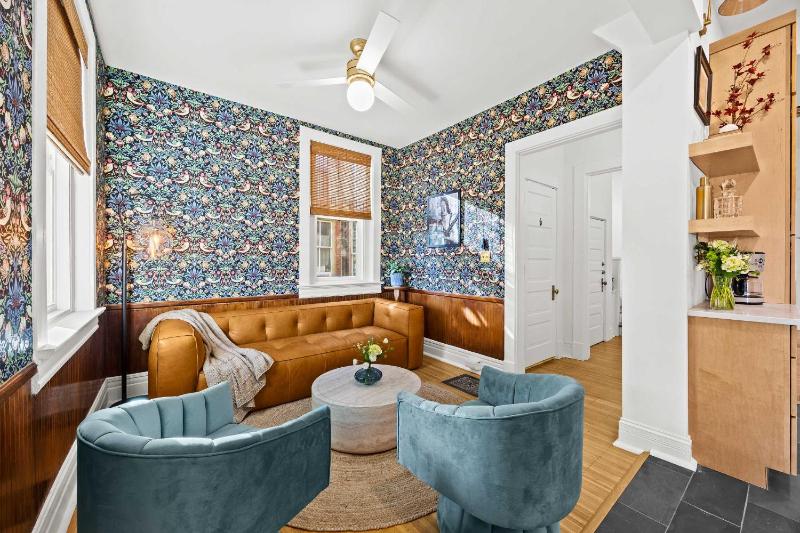 Gatsby House Mansion w Game Lounge & Hot Tub - image 16