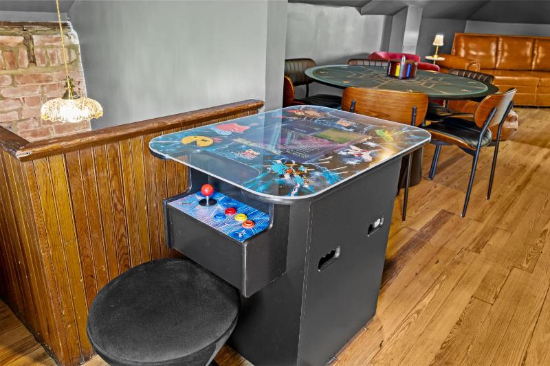 Gatsby House Mansion w Game Lounge & Hot Tub - image 39