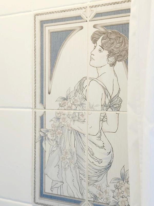 Double Room with En-Suite Bathroom image 4