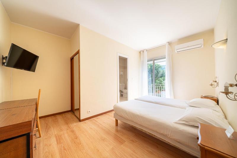 Quadruple Room image 2