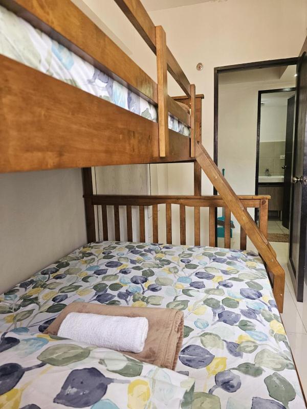 Spacious 3 Bedroom near Mines View Park Free Parking - image 11