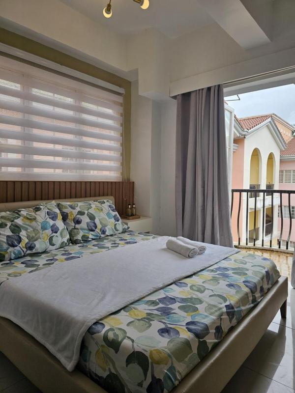 Spacious 3 Bedroom near Mines View Park Free Parking - image 15