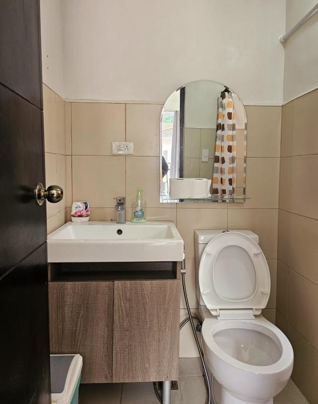 Spacious 3 Bedroom near Mines View Park Free Parking - image 13