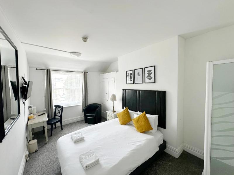 Double Room with Shower image 1