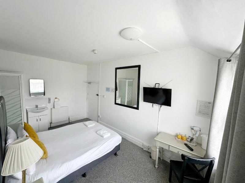 Double Room with Shower image 3