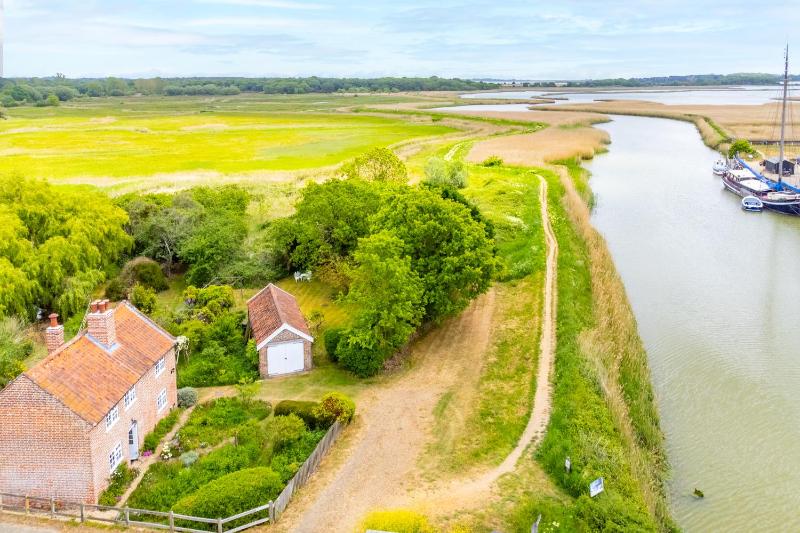 Stunning estuary views - Riverside Cottage - image 6