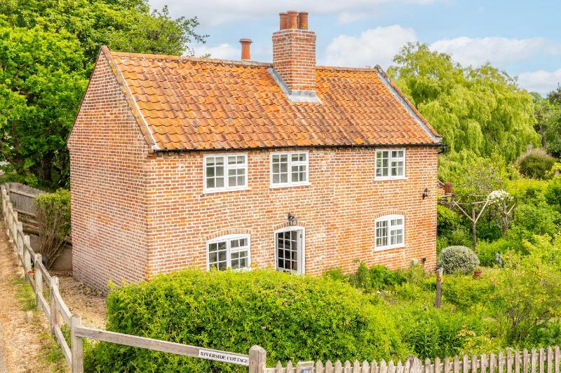 Stunning estuary views - Riverside Cottage - image 7