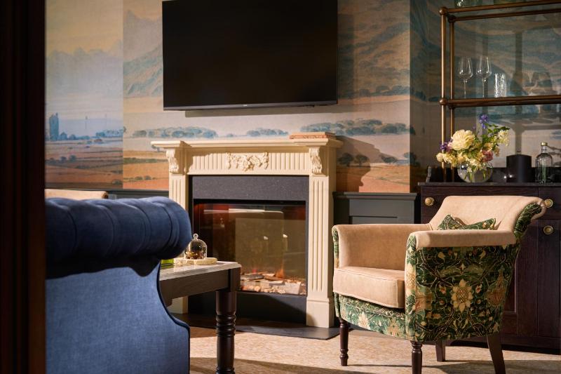 One-Bedroom Suite image 3