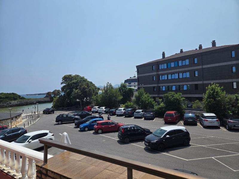 Double Room with Balcony image 3
