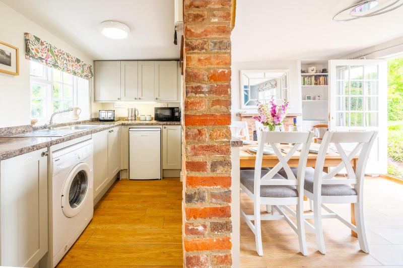 Stunning estuary views - Riverside Cottage - image 10