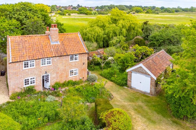 Stunning estuary views - Riverside Cottage - image 17