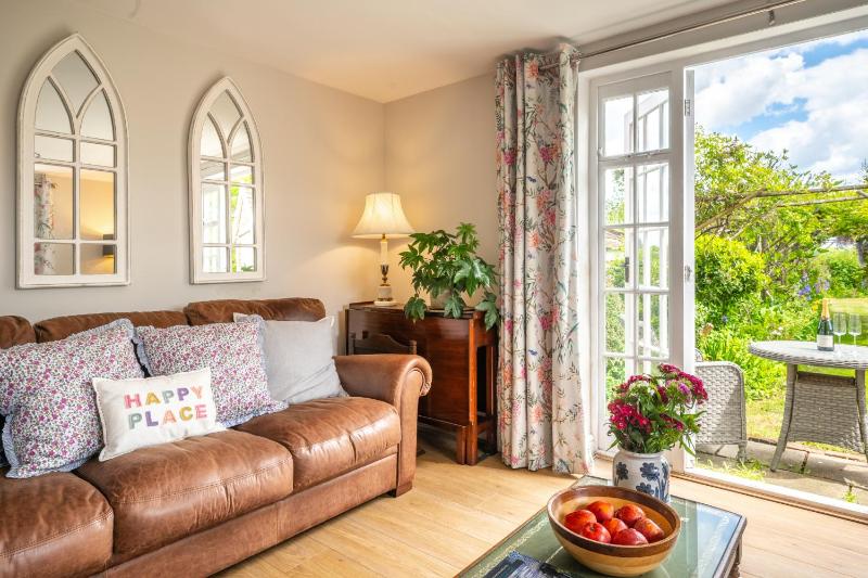 Stunning estuary views - Riverside Cottage - image 26
