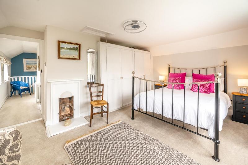 Stunning estuary views - Riverside Cottage - image 25