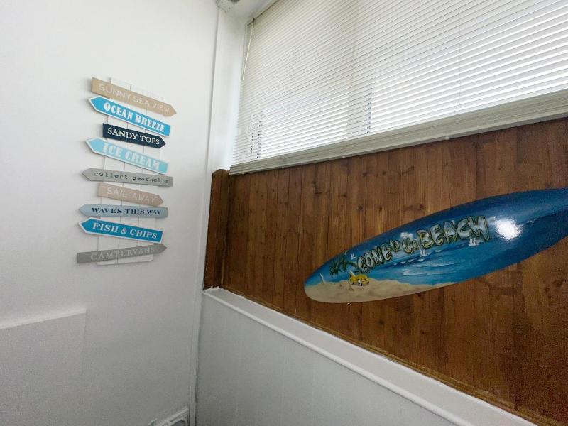 Twin Room with Shared Bathroom image 1