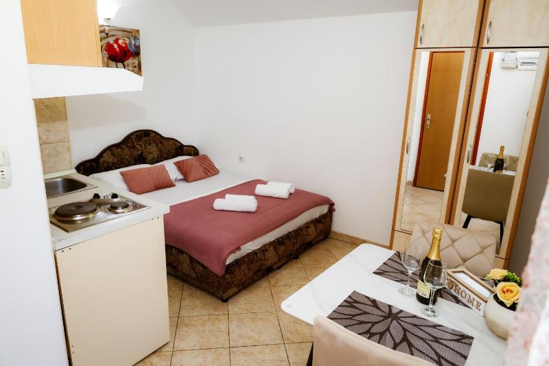Studio with Balcony and Mountain View (2 Adults) image 1