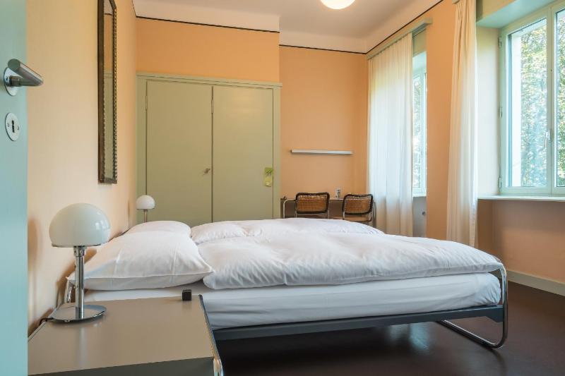 Comfort Twin Room with Park View image 4